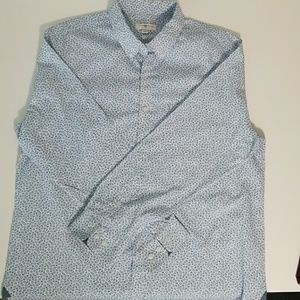 1 long sleeved shirt